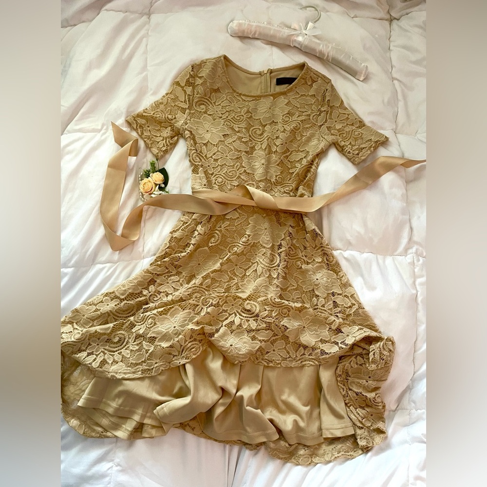 Dress Tells Champagne Laced Bridesmaid Formal Knee-Length Dress